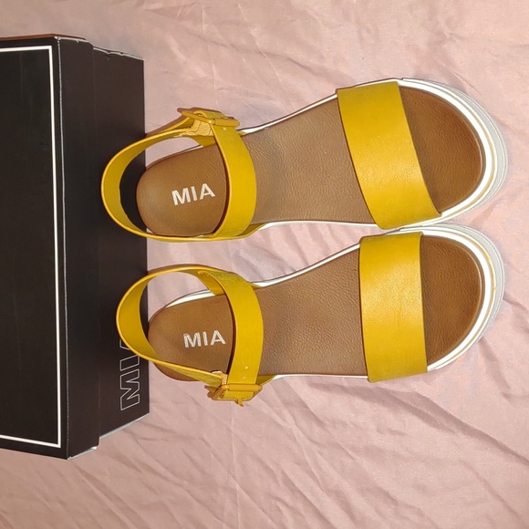 MIA ๐ฃJessy Odelia Platform Sandals in Mustard Brus footwear - Picture 6 of 13